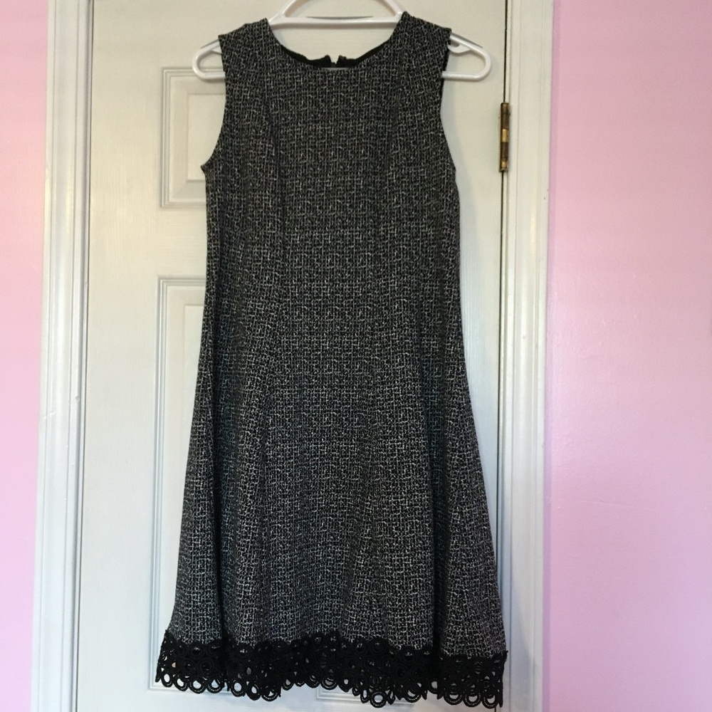 Black & White Roz & Ali Soft Midi Sleeveless Dress w/ Lace Hem